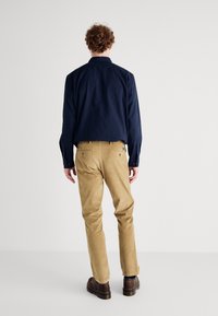DOCKERS SMART FLEX MOTION SLIM - Chino hlače - harvest gold corduroy