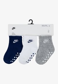 Dreierpack Nike Knöchelsocken in Marineblau, Weiß und Grau. Mit gerippten Bündchen und rutschfesten Punkten auf den Sohlen für besseren Halt.