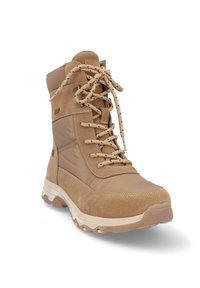 Bota de senderismo impermeable marrón, fabricada en ante y materiales sintéticos, con un cuello acolchado, cordones y una suela de goma texturizada.