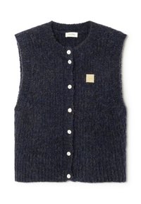 Navyblauwe mouwloze gebreide vest met een textuurpatroon, voorzien van witte knopen en een klein vierkant stoffen label aan de linkerkant.