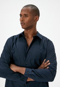 Koton POCKET DETAIL  - Camisa - dark blue
