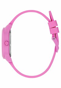 Rosa Silikon-Uhr mit einem glatten Armband, rechteckigem Gehäuse, Metallelementen und einem einzelnen Knopf an der Seite zur Einstellung.