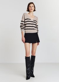 Calliope CON SCOLLO A V A RIGHE - Strickpullover - var beige chiaro melange