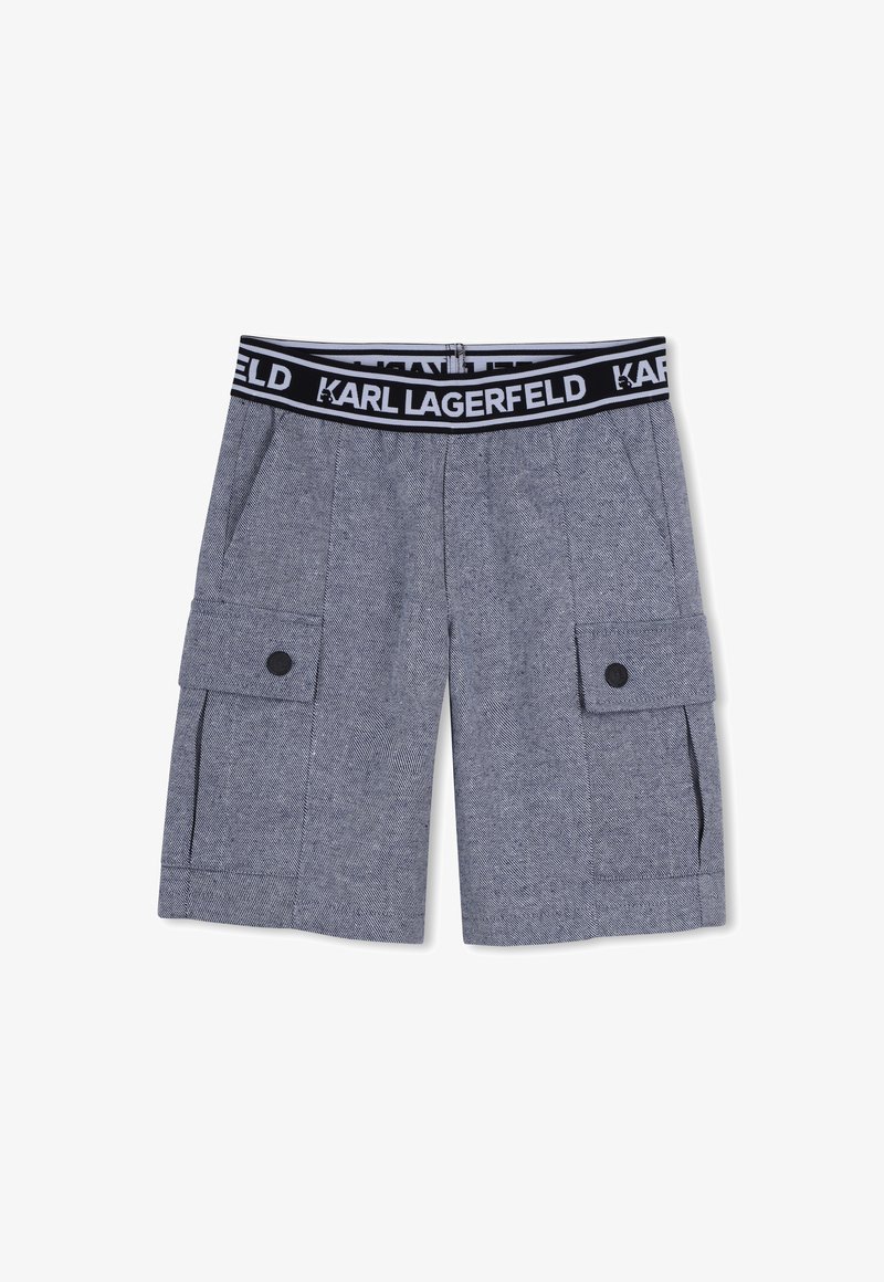 Shorts gris texturés avec poches latérales boutonnées noires et ceinture élastique noire portant le texte blanc "KARL LAGERFELD".