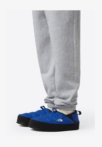 Unselected, blue/white