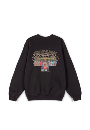 Sudadera negra con un diseño gráfico de caras coloridas con coronas, el texto "HOLE WIDE" y el logo "GRMY" en el centro. Corte casual.