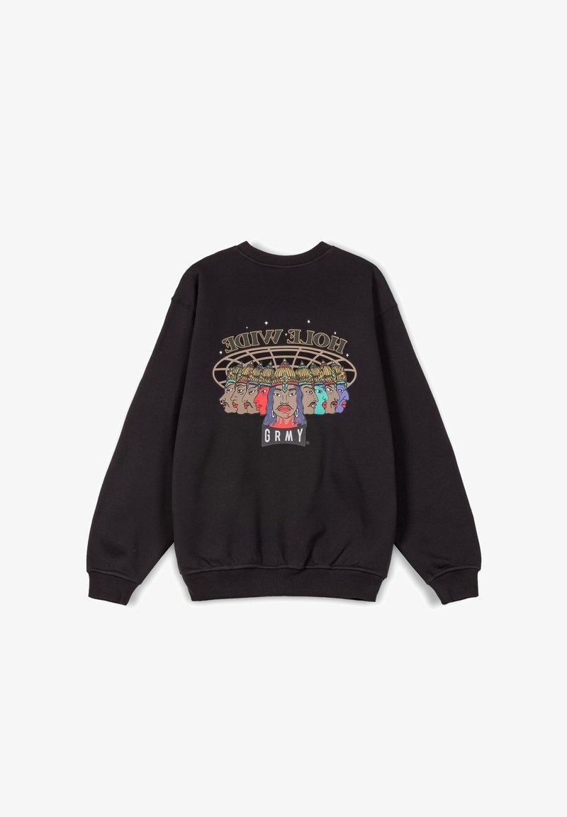 Sudadera negra con un diseño gráfico de caras coloridas con coronas, el texto "HOLE WIDE" y el logo "GRMY" en el centro. Corte casual.
