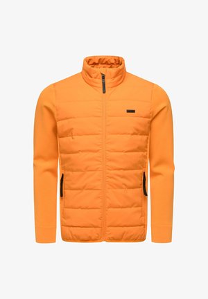 Orangefarbene Jacke mit durchgehendem Reißverschluss, gepolsterten Bereichen und glatten Ärmeln. Verfügt über Seitentaschen und einen hohen Kragen.