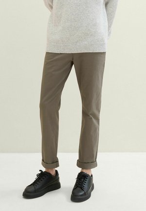 Pantalones chinos - smokey olive green