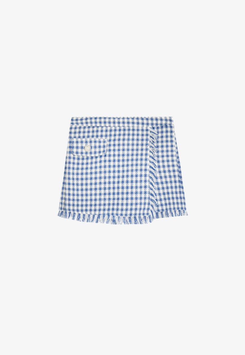 Pantalones cortos de cuadros azul y blanco con un dobladillo deshilachado, que cuentan con un pequeño bolsillo en la parte frontal y un diseño envolvente. Tejido texturizado.