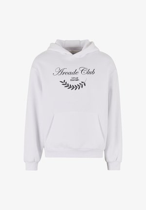 Hvit hettegenser med lompe foran, snorhette og svart trykt tekst "Arcade Club" med et bladdesign og "Virtual Domain."