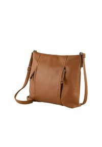 Braune Leder-Crossbody-Tasche mit strukturiertem Finish, ausgestattet mit zwei vorderen Reißverschlusstaschen und einem verstellbaren Riemen. Glatte, rechteckige Form.