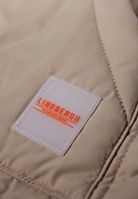 Lindbergh VERTICAL QUILTED JACKET - Chaqueta de entretiempo - dk sand
