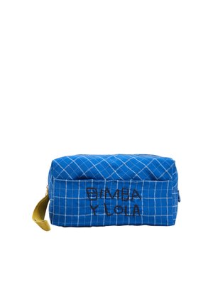 Niebieska prostokątna pikowana saszetka z białymi liniami w kratkę, czarnym napisem „BIMBA Y LOLA” i żółtym bocznym paskiem.