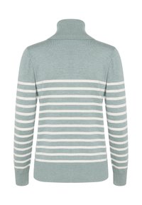 Gaismas zila adīta džemperis ar baltām horizontālām svītrām. Ar augstu apkakli un ribotiem piedurkņu galiem. Mīksta tekstūra un vidēja svara.