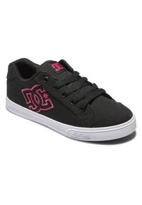 Schwarze Canvas-Skate-Schuhe mit pinkem gesticktem Logo, runde Zehenpartie, sechs Ösen und weißer Gummisohle mit strukturiertem Grip-Muster.