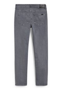 Jeans de mezclilla gris con un corte ajustado, diseño de cinco bolsillos, detalles de costura en los bolsillos traseros y un parche de cuero negro de la marca en la cinturilla.