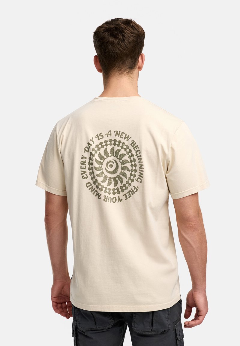 Beige Baumwoll-T-Shirt mit kurzen Ärmeln, mit einem Spiral-Graphic und dem Text "JEDER TAG IST EIN NEUER BEGINN" in dunkelgrün auf der Rückseite.