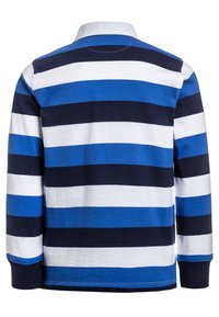 Polo a maniche lunghe con audaci righe alternate in blu navy, azzurro e bianco. Materiale in cotone con colletto e spacchi laterali.
