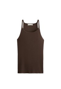 Rjav rebrast top s tanki naramnicami. Ima zaobljeno vratno odprtino in gladko, rahlo teksturirano tkanino. Preprost dizajn, brez vzorcev.