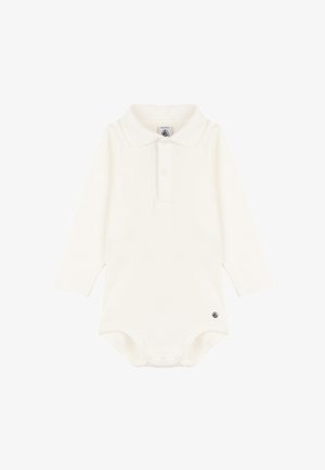 Fehér, hosszú ujjú baba body gallérral, elülső gombolós részel, és egy kis sötét logóval a alsó szegély közelében.