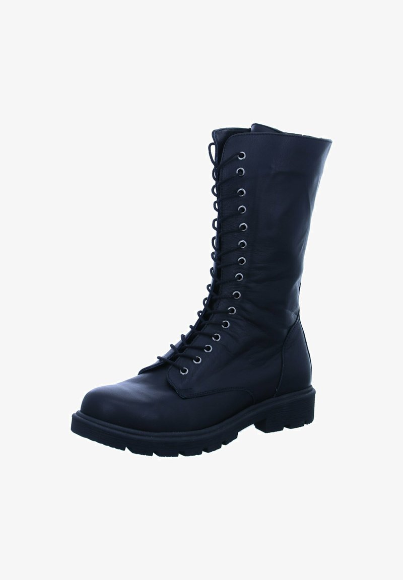 Stivale militare in pelle nera con gambo alto, punta rotonda, finitura testurizzata e lacci laterali con occhielli in metallo. Suola in gomma resistente.