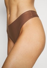 Chantelle Tanga - noyer