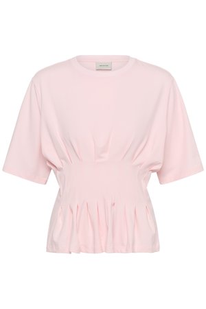 Haut rose clair à manches courtes avec taille froncée et bas à volant, encolure ronde et détails subtils de fronces.