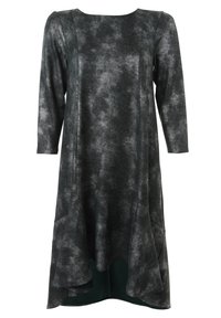 Robe gris foncé à manches longues avec un motif texturé, un ourlet asymétrique et un corsage ajusté avec des détails subtils de panneaux.