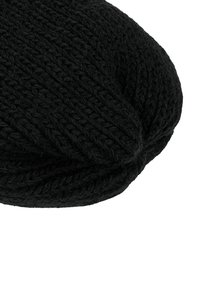 Berretto di maglia nero con un motivo testurizzato, dotato di una parte superiore rotonda e bordi a costine per una vestibilità aderente. Realizzato in morbido filato spesso.