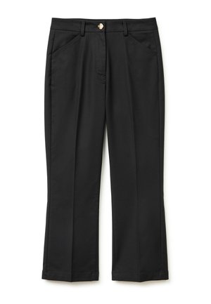 Schwarze Hose mit geradem Bein, Vordertaschen, Gürtelschlaufen und Knopfverschluss an der Taille.