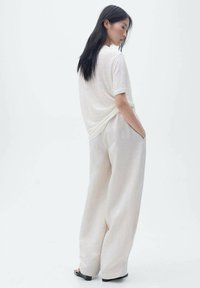 Mango LENU - Tricou basic - off-white