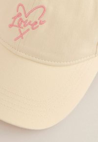 Lipsy Gorra - cream and pink