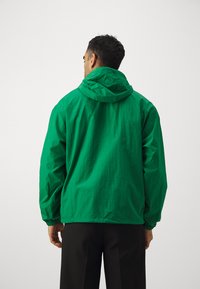 Nike Performance NBA BOSTON CELTICS ANORAK - Széldzseki - clover/white/clover
