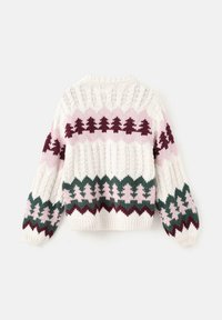 Pull en tricot au design raccourci, avec une base blanche, des motifs en zigzag rose, bordeaux et vert, et des motifs d'arbres au dos.