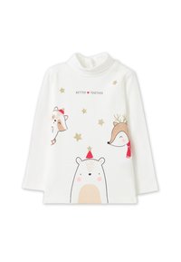 Camiseta blanca de manga larga con gráficos de animales: oso, zorro y ciervo, con sombreros navideños y el texto "MEJOR JUNTOS", adornada con estrellas doradas.