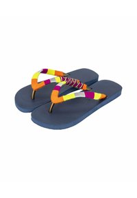 Des tongs bleues avec une semelle texturée, présentant des sangles en tissu multicolores tissées d'orange, de jaune, de rose et d'accents argentés.