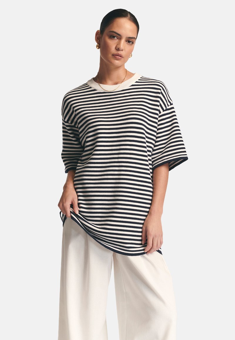 ST MRLO VACATION - Trükipildiga T-särk - white navy stripe