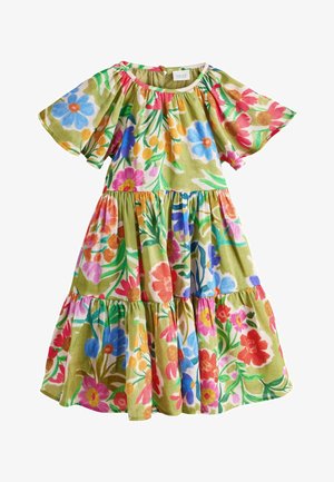 Vestido de manga corta para niñas con volantes fruncidos, que presenta un brillante patrón floral multicolor sobre un fondo verde claro.