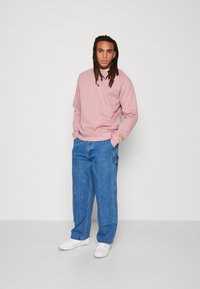 Carhartt WIP CHASE - Sweatshirt - glassy pink / gold