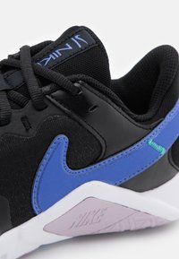 Nike Performance LEGEND ESSENTIAL  - Sapatilha de treino - black/medium blue/doll/white