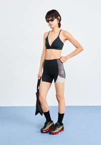 Nike Sportswear TRIANGLE - Top - black/smoke grey