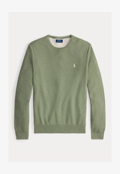 Grønn strikkegenser med rund hals. Har en liten brodert logo på venstre bryst og ribbestrikkede mansjetter og nederkant.