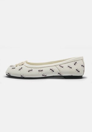 Koi Footwear, SCUTTLE ANT PRINT TABI BALLET FLATS - Балетни пантофки - cream