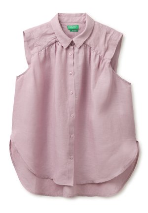 Camicia senza maniche color lilla chiaro con bottoni, colletto e orlo arrotondato, realizzata in tessuto leggero, distesa su uno sfondo bianco.