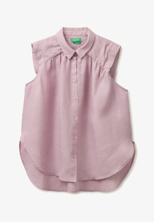 Fialová halenka bez rukávů s knoflíky, límečkem a zaobleným lemem, vyrobená z lehké látky, položená na rovné ploše na bílém pozadí.