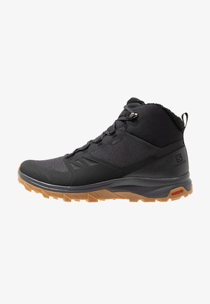 Botas de caminhada de cano médio pretas com um upper texturizado, painéis de tecido contrastantes, sola de borracha e pisada marrom texturizada para melhor aderência.