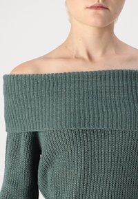ONLY ONLMELTON LIFE OFF SHOULDER - Pulóver - balsam green