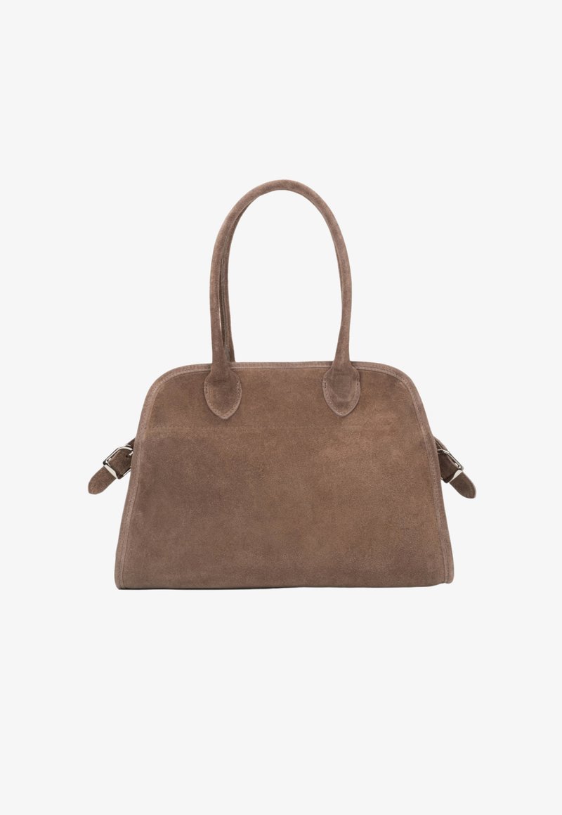 Hnědá semišová kabelka se strukturovaným obdélníkovým tvarem, hladkým povrchem, dvěma horními uchy a bočním uchy pro připevnění.
