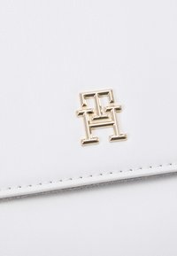 Thumbnail Image 5